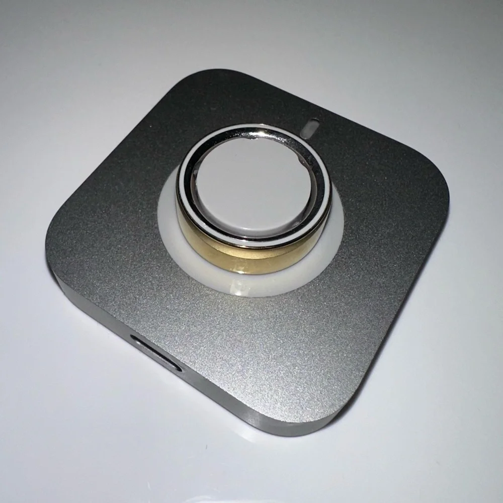 Oura ring 4 gold size 6 w box